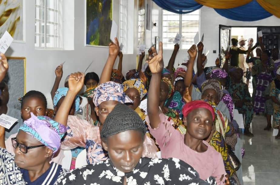 Participants responding during a Hand of Grace community session